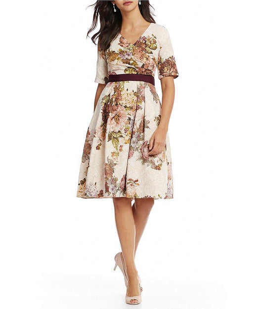 Adrianna Papell - AP1E201820 V-Neck Floral Printed A-line Dress in Floral