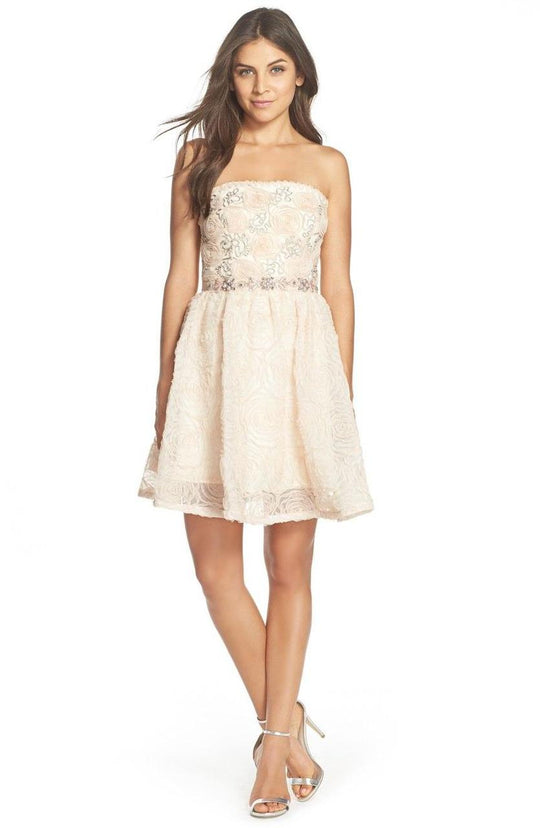 Adrianna Papell - Ruffled Tulle Dress 41902640 in Neutral