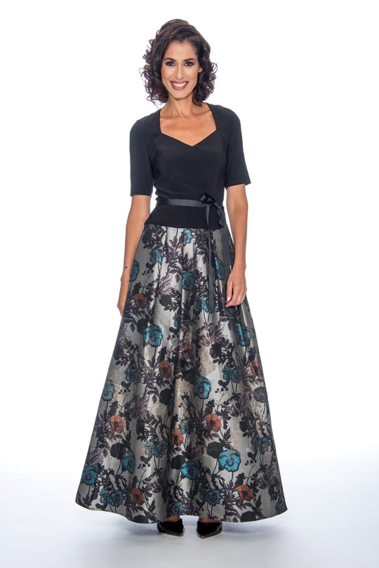 Decode 1.8 - 184913 Short Sleeve Queen Anne Floral Jacquard Gown In Gray and Print