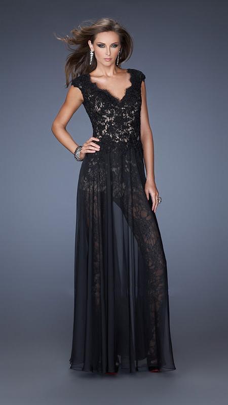 La Femme Scalloped V-Neck Fitted Evening Dress 20010 In Black