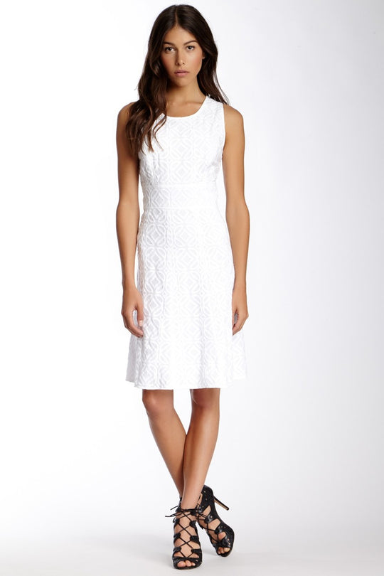 Donna Morgan - D2153M Embroidered Cutout Sheath Dress in White