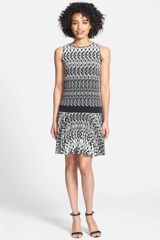 Donna Morgan - D2379M Drop Waist Geo-Print Dress in Black and White