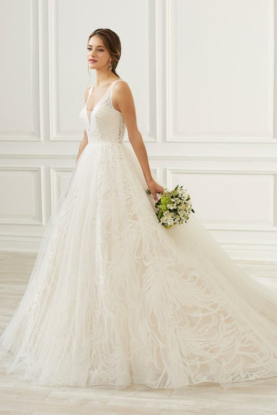 Adrianna Papell - 31095 Deep V-neck Tulle Ballgown With Train In White