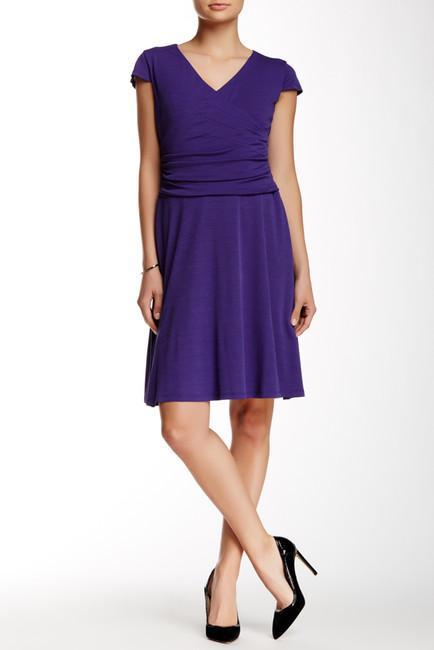 Nine West - 10570382-X53 Surplice V Neck Jersey Dress in Purple