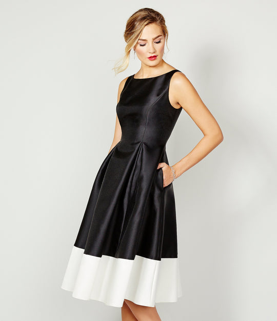 Adrianna Papell - 41933450 Sleeveless Bateau Pleated A-Line Dress in Black and White