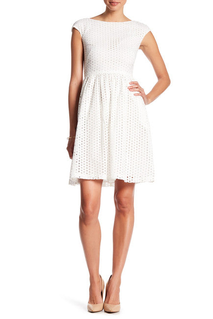 Donna Morgan - D4281M Cap Sleeve Fit and Flare Dress in White