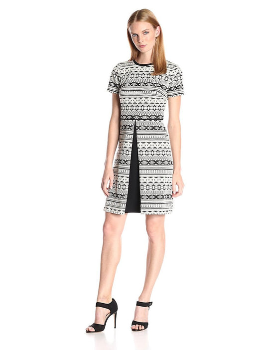 Maggy London - G2627M Aztec Stripe Short Sleeve A-Line Dress in Black and White