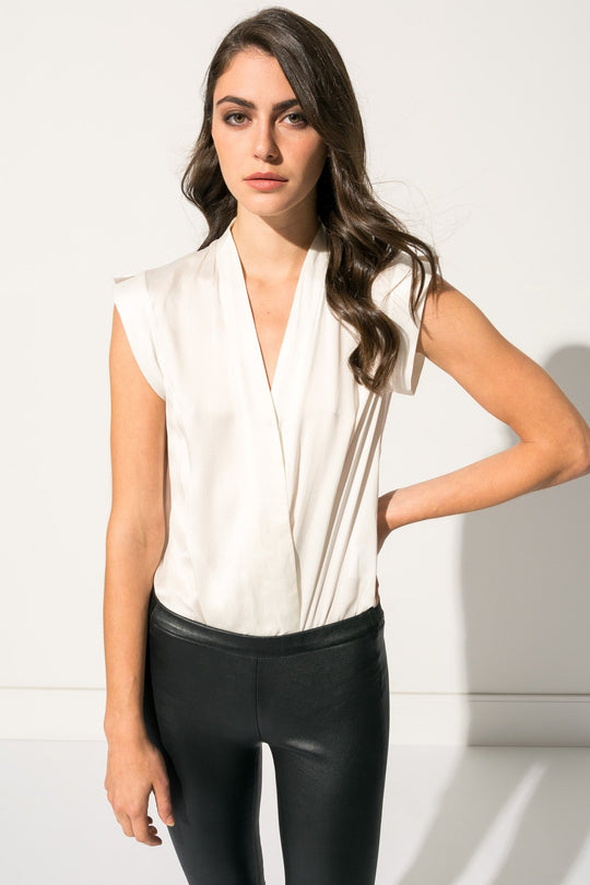 CINTA White Sleeveless Silk Bodysuit | CINTA Justaucorps blanc en soie sans manches