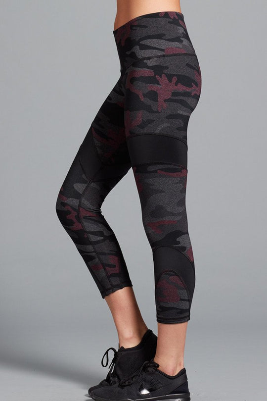Daisy Camo Capri- Pink
