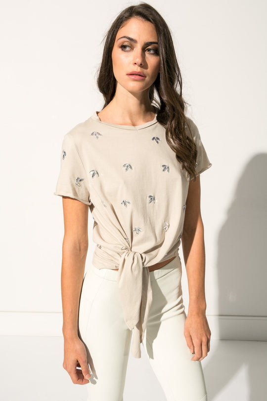 KASI Beige Embellished Tee | KASI Tee-Shirt beige avec ornements