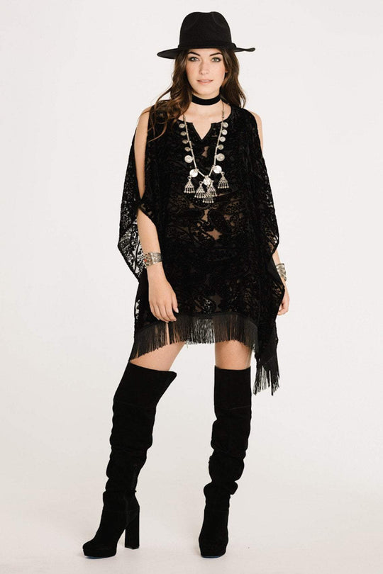 RAGA - SPELLBINDING PONCHO TOP IN BLACK