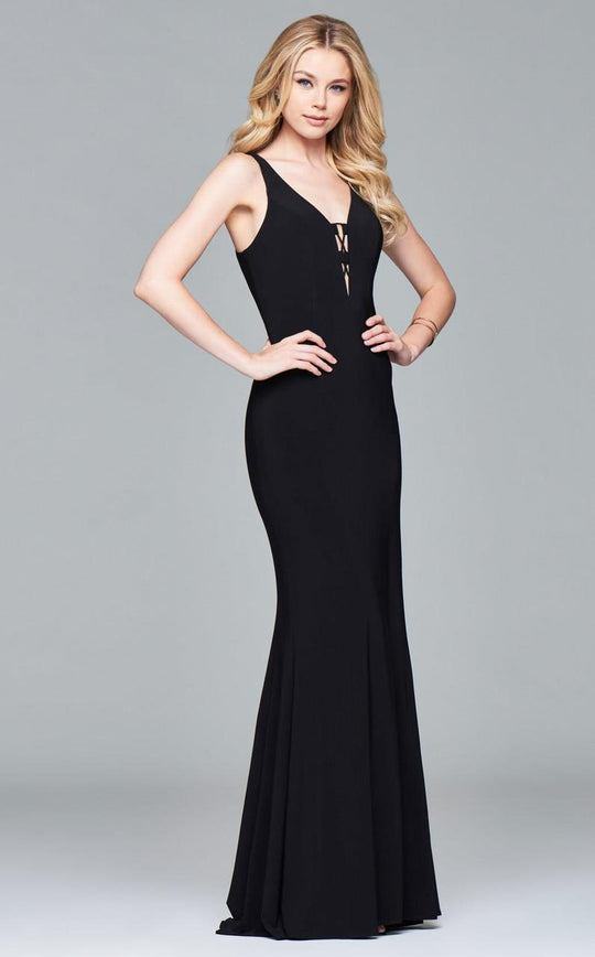 7938 Long jersey dress with v-neck and lace-up details