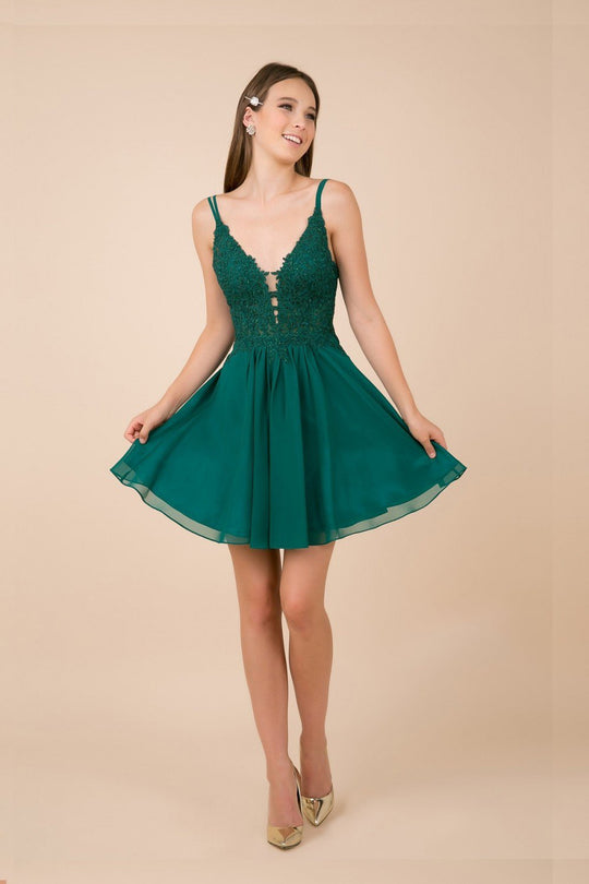 Nox Anabel - G679 Rhinestone-Studded Lace A-Line Dress In Green