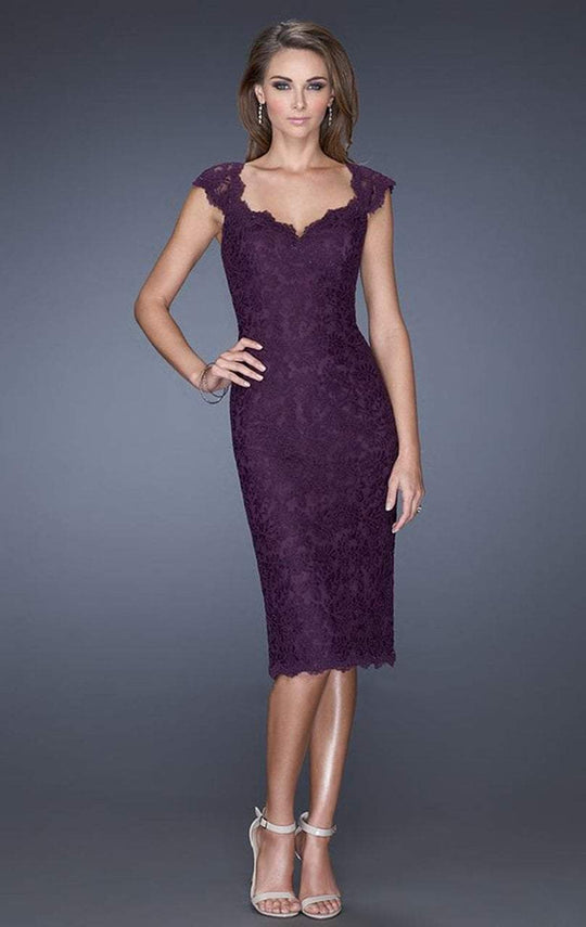 La Femme - Fitted Lace V-Neck Cocktail Dress in Purple