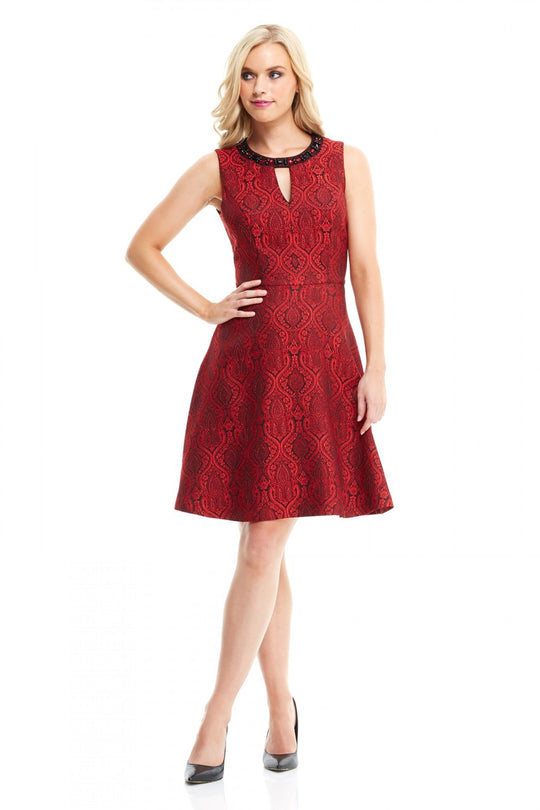 Maggy London - L1991M Sleeveless Front Keyhole Jacquard Dress in Red and Black