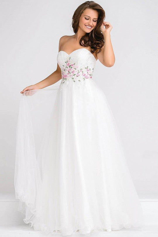 Sweetheart Neckline Embroidered Tulle Ballgown JVN47031