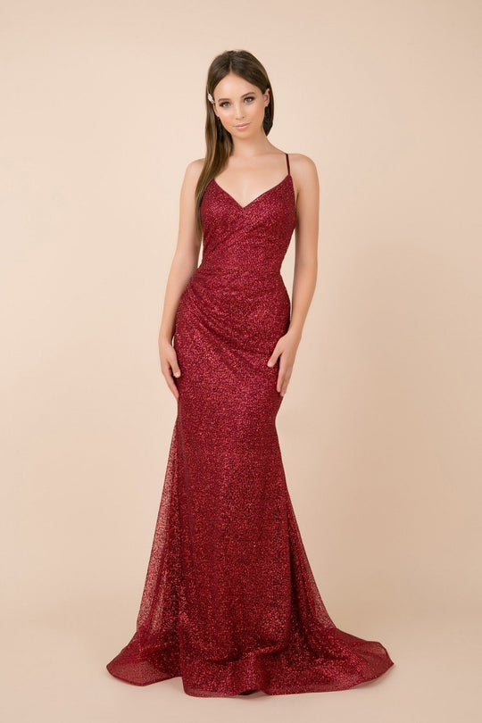 Nox Anabel - T290 Plunging V-neck Trumpet Dress With Sweep Train In Red